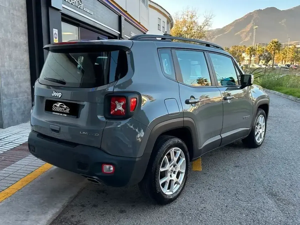 Usado Jeep Renegade Night Eagle 120 CV (88 kW) 2022 Gris SUV