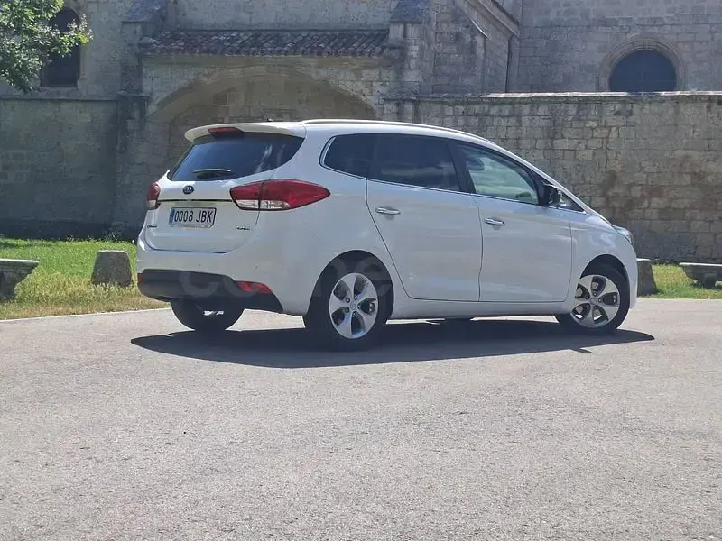 Usado Kia Carens 115 CV (84 kW) 2014 Blanco Monovolumen