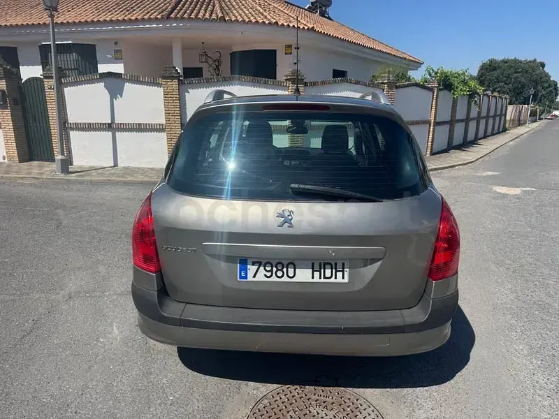 Usado Peugeot 308 SW Active 112 CV (82 kW) 2013 Beige Familiar
