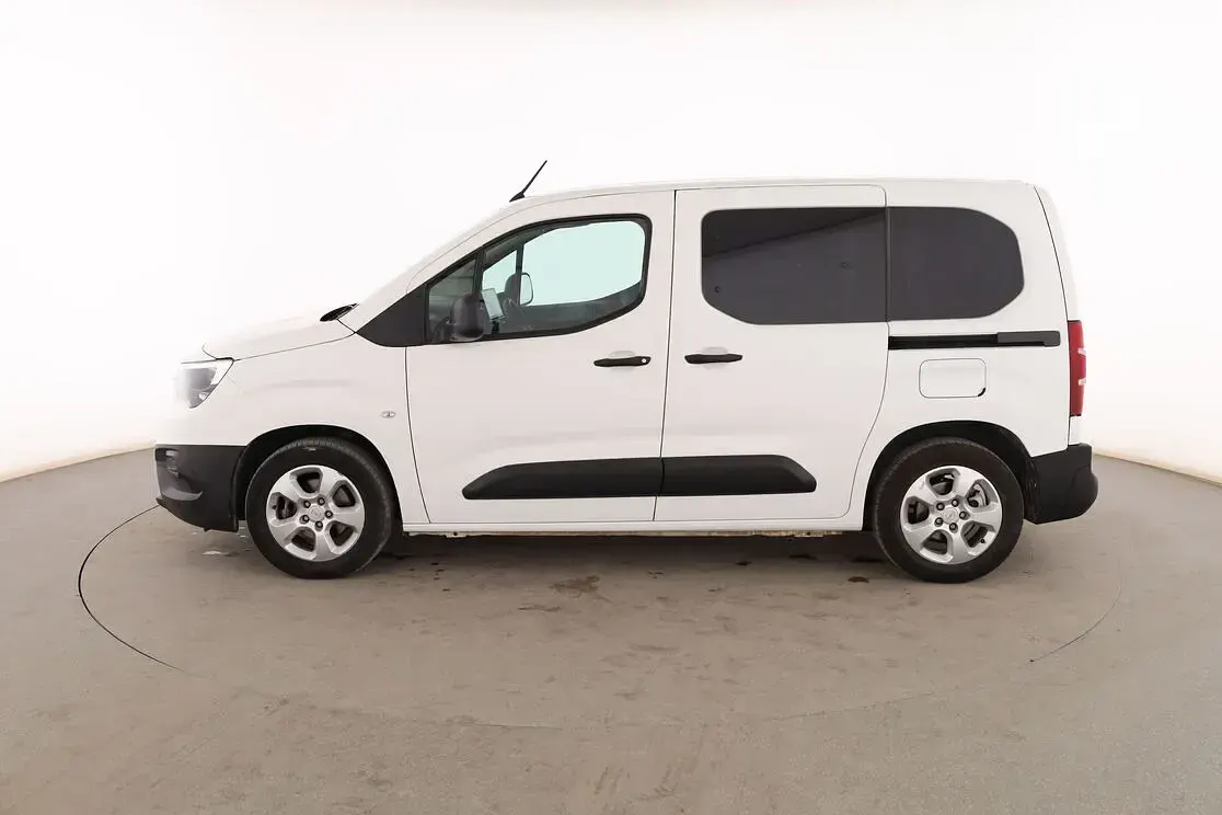 Usado Opel Combo Life 102 CV (75 kW) 2021 Blanco Monovolumen