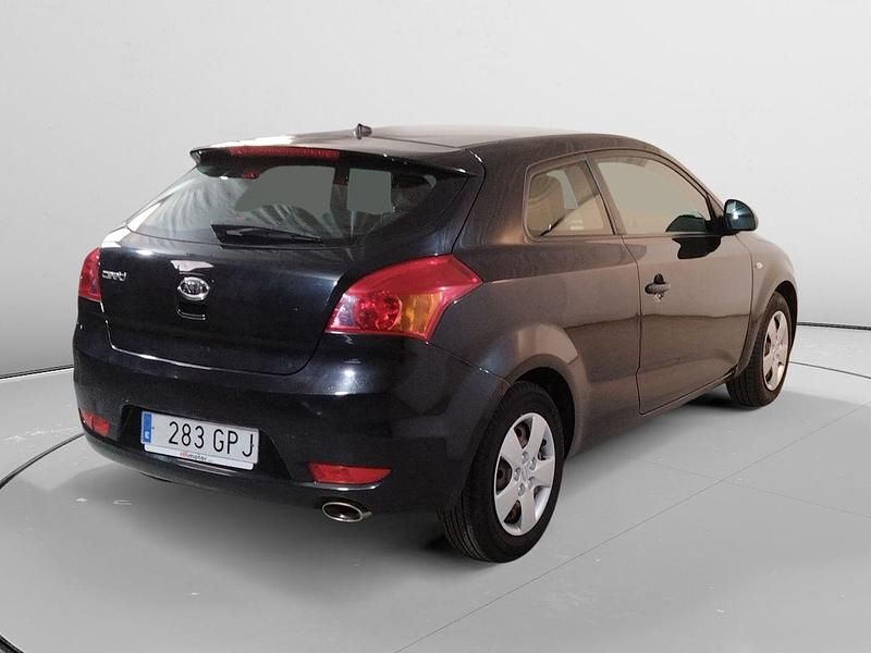 Usado Kia Ceed Active 126 CV (92 kW) 2009 Negro Utilitario