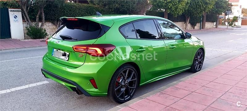 Usado Ford Focus ST 280 CV (205 kW) 2022 Verde Berlina