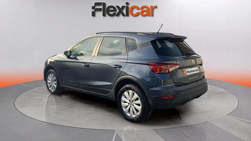 Usado Seat Arona Ecomotive 95 CV (69 kW) 2019 Gris SUV