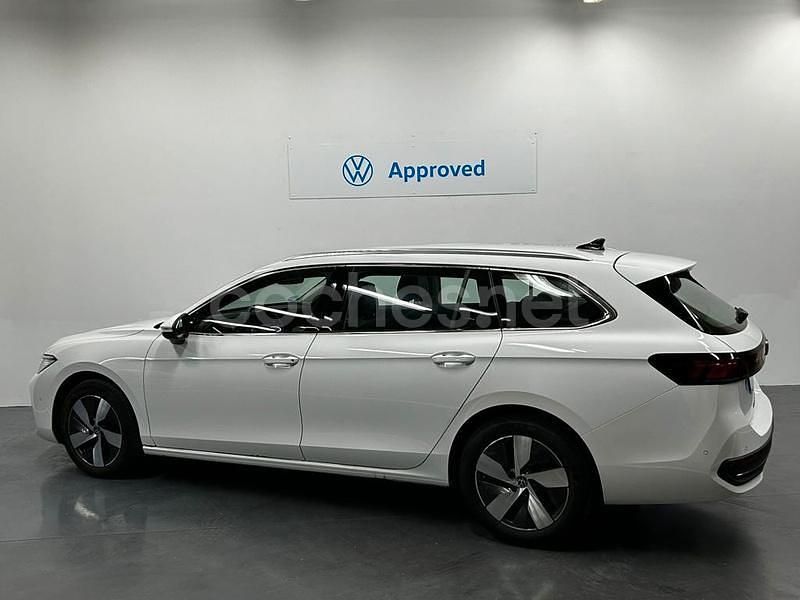 Usado VW Passat Business 150 CV (110 kW) 2024 Blanco Familiar