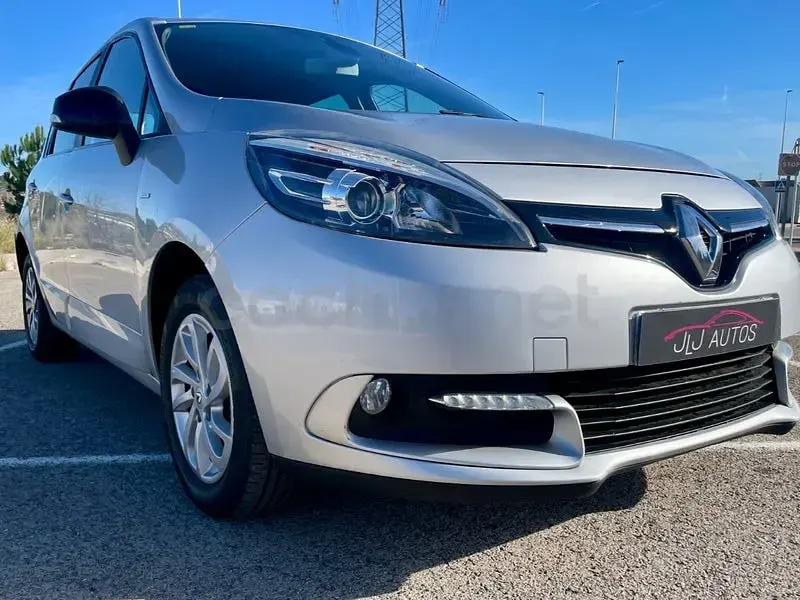 Usado Renault Scénic LIMITED 110 CV (80 kW) 2016 Gris / plata Monovolumen