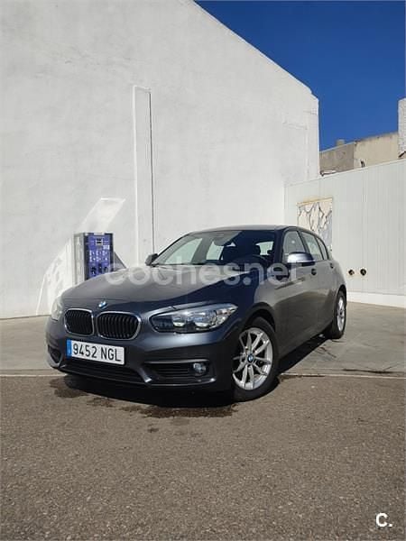 Usado BMW 118 Comfort Edition 143 CV (105 kW) 2015 Gris / plata Utilitario