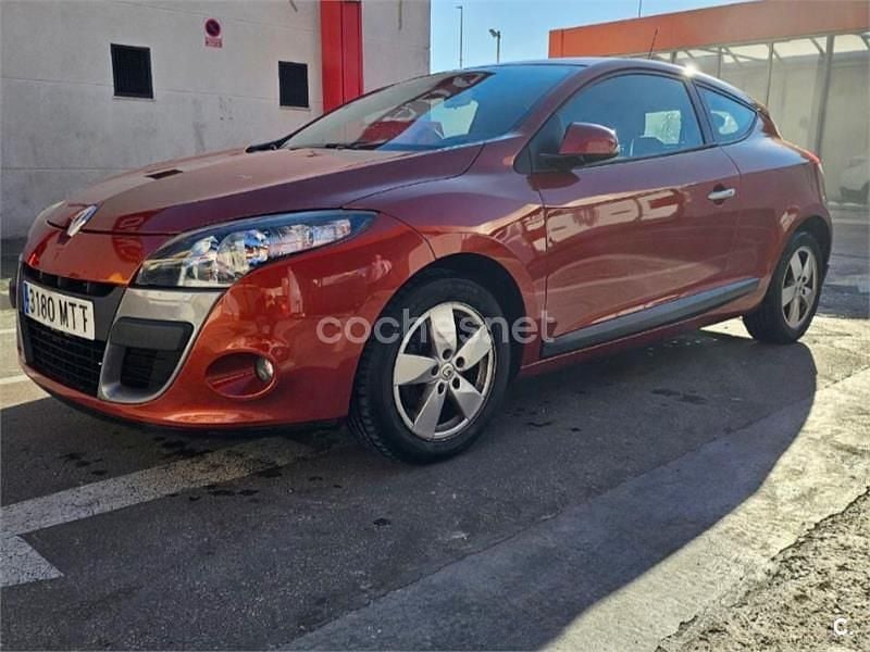 Usado Renault Mégane 110 CV (80 kW) 2012 Granate Berlina