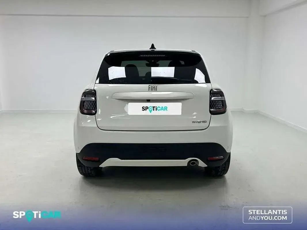 Usado Fiat 600 La Prima 111 CV (81 kW) 2025 Blanco SUV