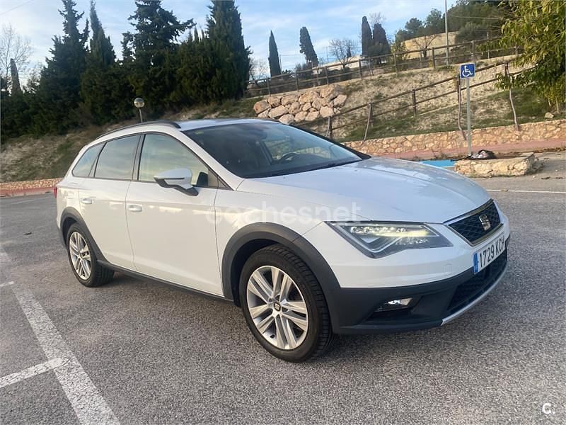 Usado Seat Leon Xperience 125 CV (91 kW) 2017 Blanco Familiar