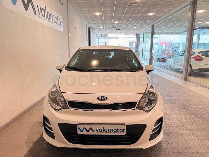 Usado Kia Rio 109 CV (80 kW) 2015 Blanco Berlina