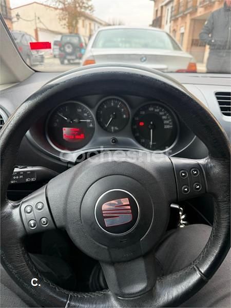 Negro Usado 2005 Seat Leon Reference Berlina | 3500 € (Precio justo) - Imagen 1/4