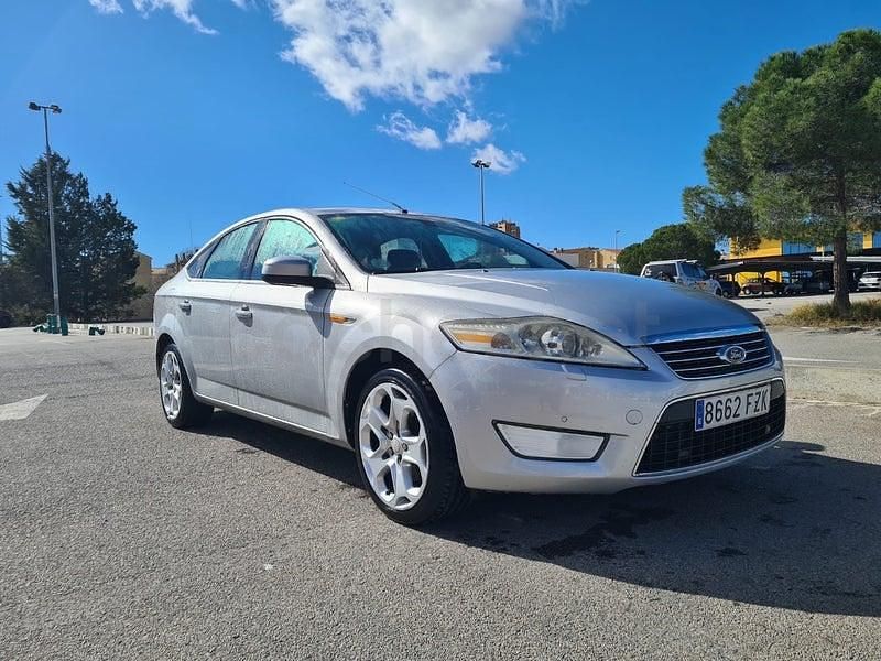 Usado Ford Mondeo Titanium 140 CV (102 kW) 2009 Gris / plata Berlina