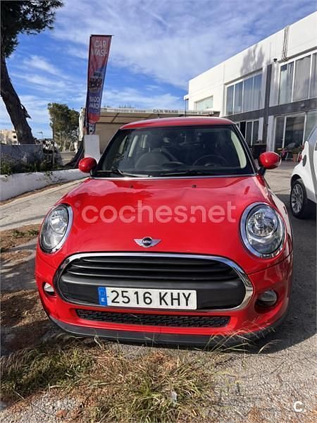 Usado Mini ONE 102 CV (75 kW) 2018 Rojo Utilitario