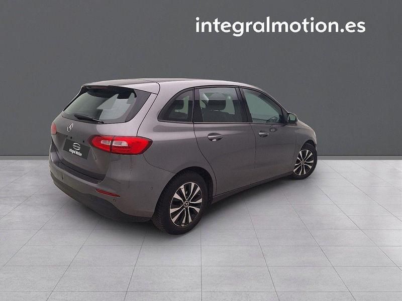 Usado Mercedes B180 136 CV (100 kW) 2020 Gris Monovolumen