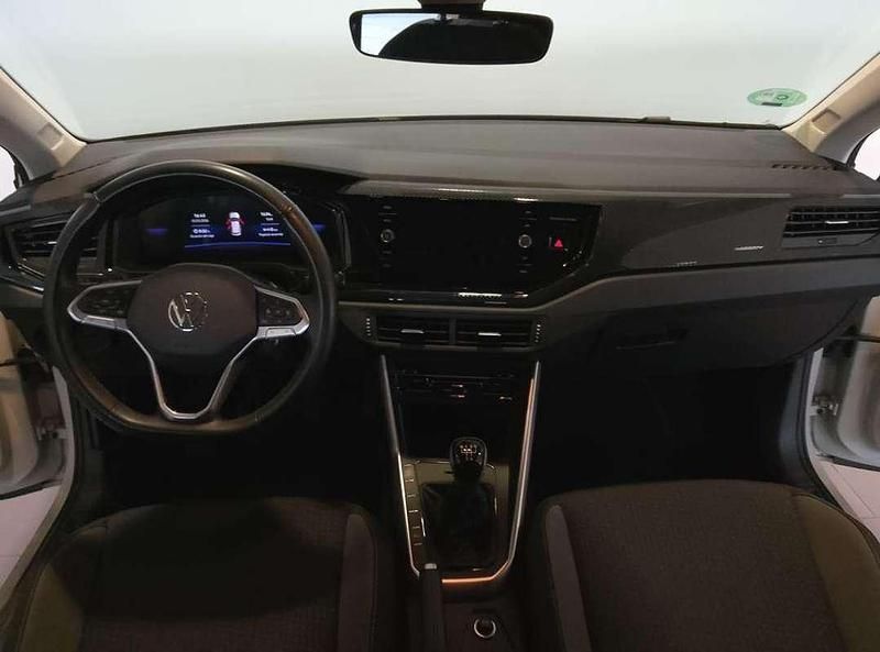 Usado VW Polo 95 CV (69 kW) 2025 Gris Utilitario