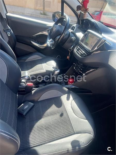 Usado Peugeot 2008 Allure 100 CV (73 kW) 2016 Blanco SUV