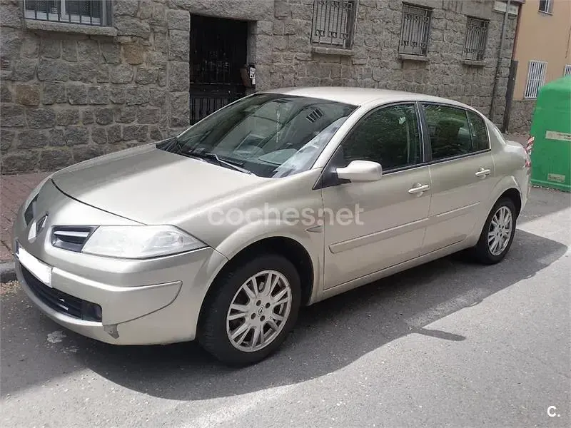 Usado Renault Mégane III 85 CV (62 kW) 2008 Beige Berlina