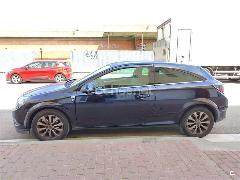 Usado Opel Astra GTC Sport 110 CV (80 kW) 2010 Negro Berlina