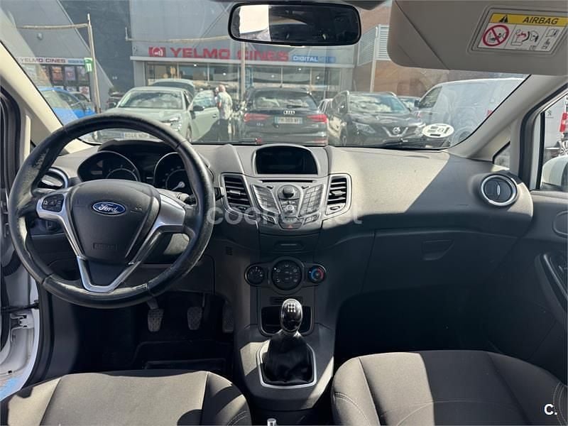 Usado Ford Fiesta Trend 75 CV (55 kW) 2014 Blanco Utilitario