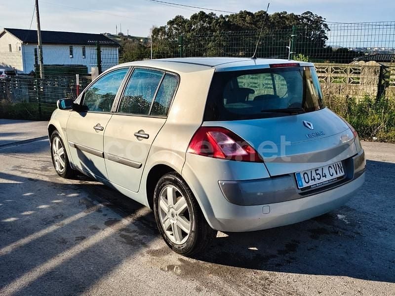 Usado Renault Mégane II Dynamique 100 CV (73 kW) 2004 Gris / plata Berlina