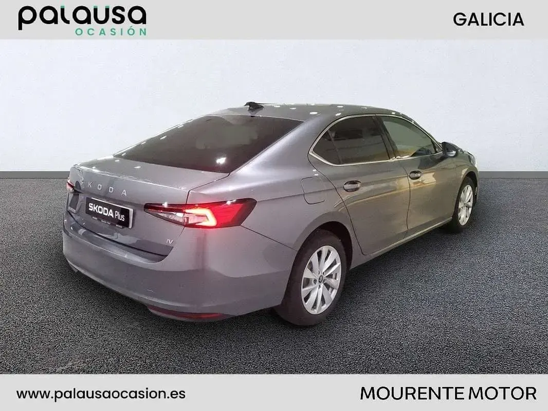 Usado Skoda Superb Selection 204 CV (150 kW) 2025 Gris Berlina