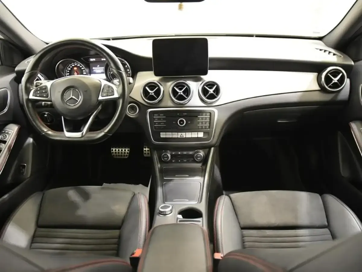 Usado Mercedes GLA200 150 CV (110 kW) 2018 Blanco SUV