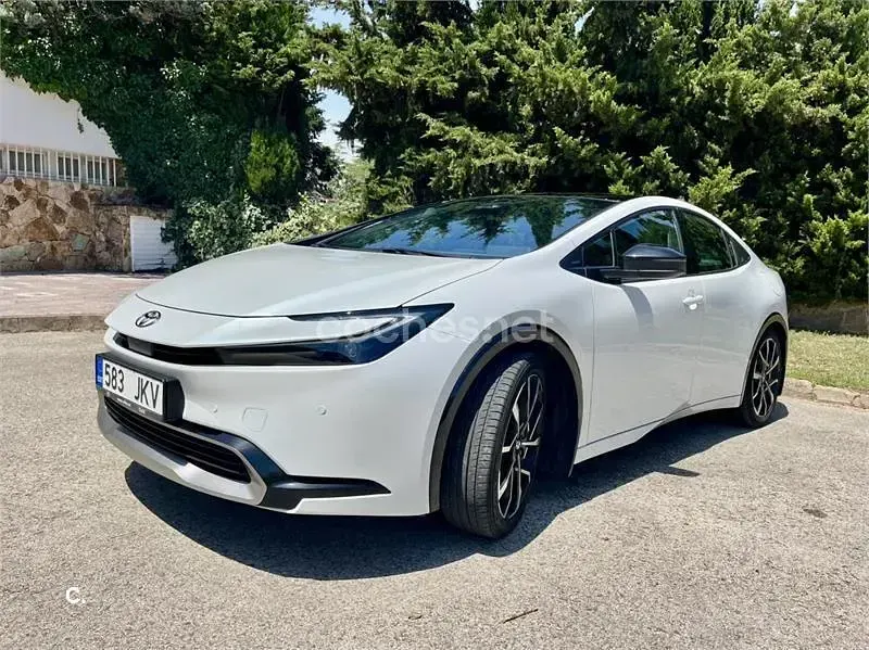 Usado Toyota Prius Luxury 122 CV (89 kW) 2022 Blanco Utilitario