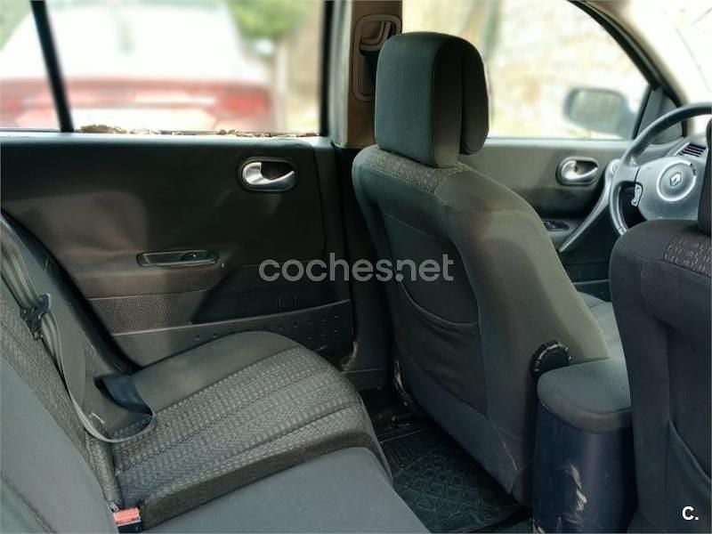 Usado Renault Mégane II Authentique 105 CV (77 kW) 2006 Gris / plata Berlina