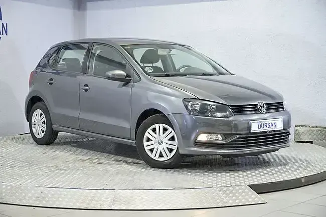 Usado VW Polo Edition 60 CV (44 kW) 2015 Gris / plata Berlina