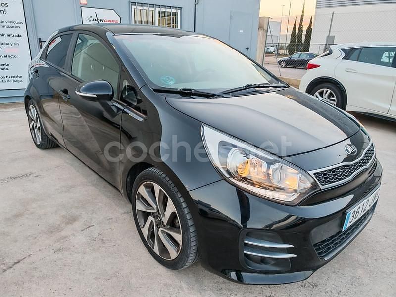 Usado Kia Rio 84 CV (61 kW) 2017 Negro Berlina