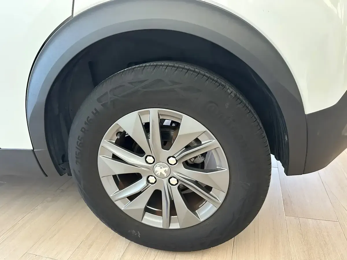 Usado Peugeot 2008 Active 100 CV (73 kW) 2020 Blanco SUV