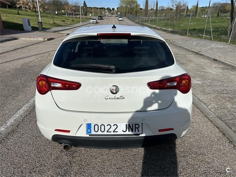 Usado Alfa Romeo Giulietta Distinctive 120 CV (88 kW) 2016 Blanco Utilitario