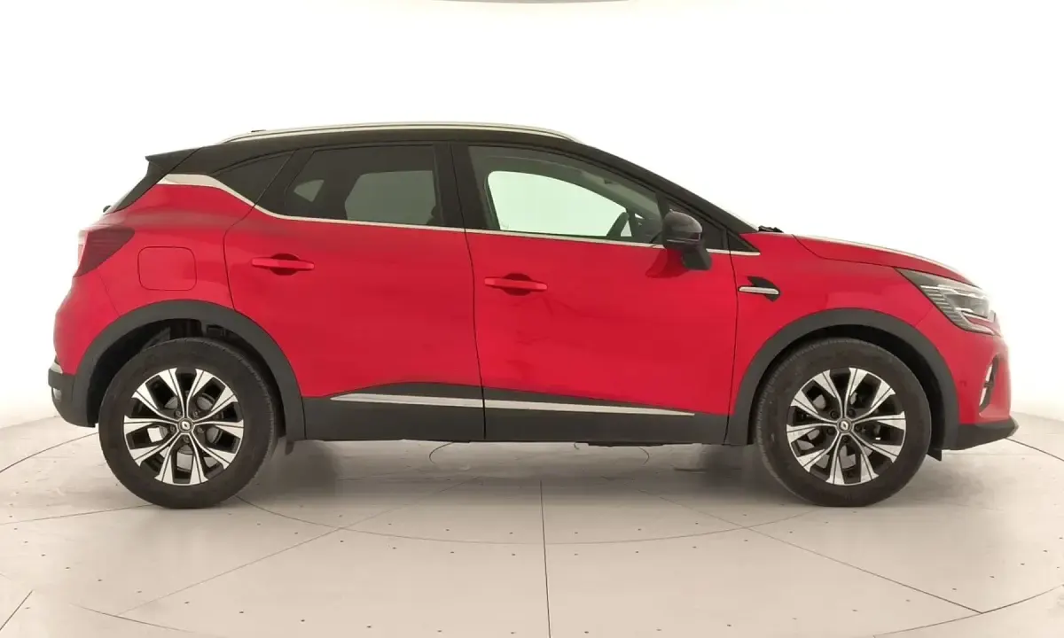 Usado Renault Captur Techno 140 CV (102 kW) 2022 Carrocer?a rojo deseo con techo negro brillante SUV