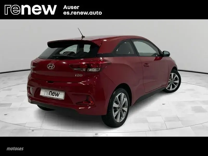 Usado Hyundai i20 85 CV (62 kW) 2016 Rojo Berlina