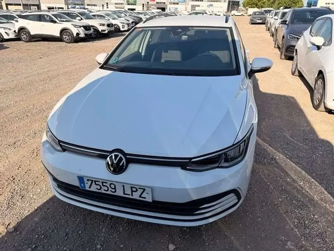 Usado VW Golf VIII Life 116 CV (85 kW) 2021 Blanco Familiar