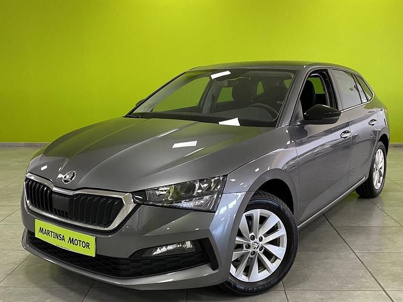 Usado Skoda Scala Selection 95 CV (69 kW) 2024 Gris Utilitario