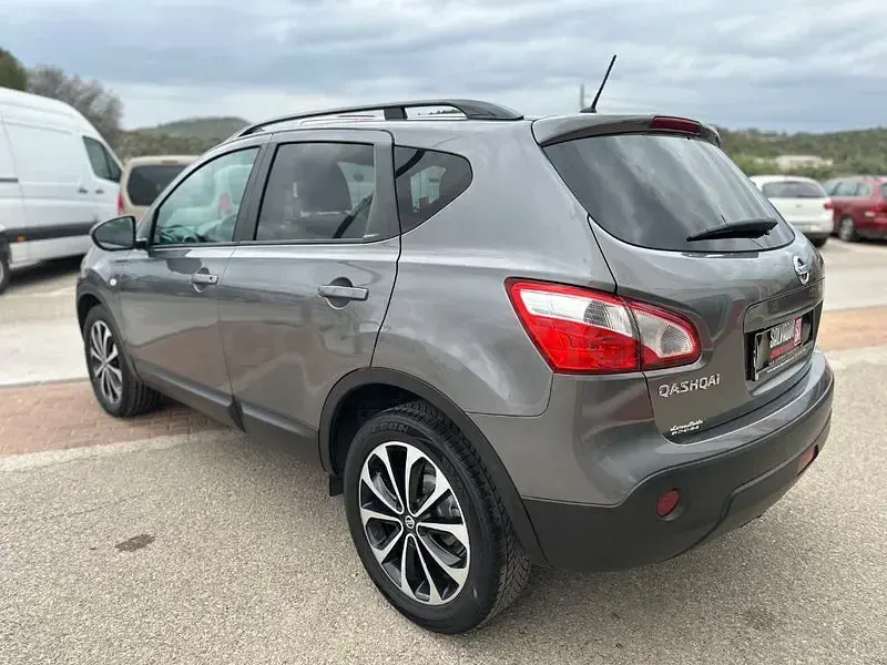 Usado Nissan Qashqai Tekna 110 CV (80 kW) 2014 Gris / plata SUV