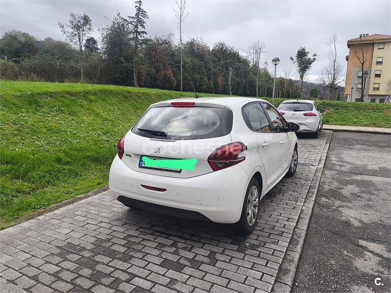 Usado Peugeot 208 Roland Garros 100 CV (73 kW) 2017 Blanco Utilitario