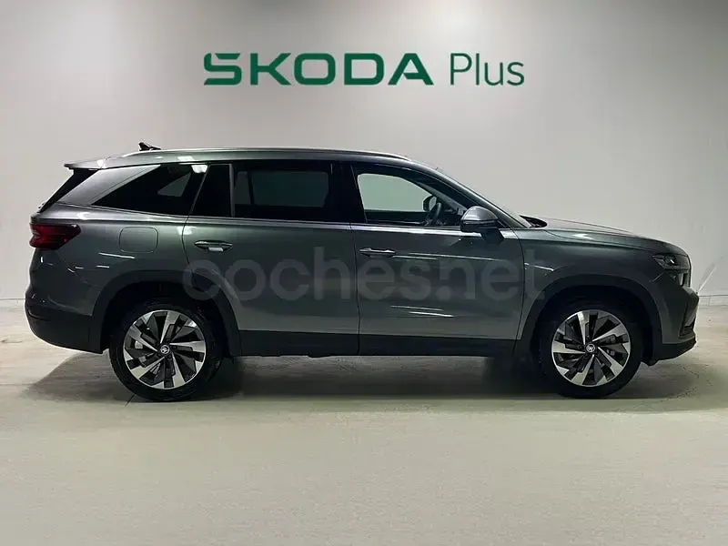 Usado Skoda Kodiaq 204 CV (150 kW) 2025 Gris / plata SUV