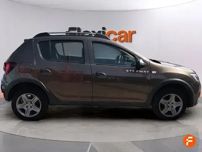 Usado Dacia Sandero Comfort 90 CV (66 kW) 2020 Verde