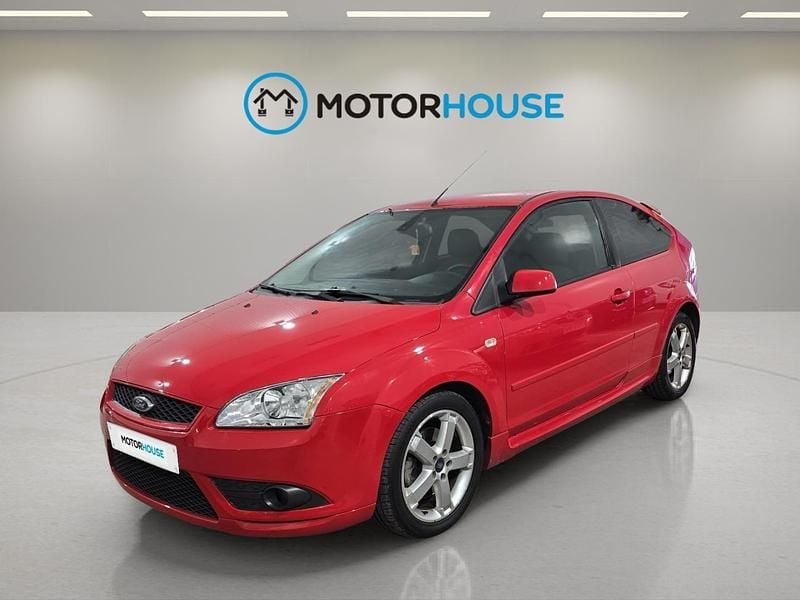 Rojo Usado 2007 Ford Focus Trend Utilitario | 3500 € (Precio justo) - Imagen 1/4