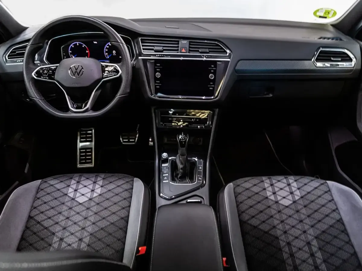 Usado VW Tiguan R-line 150 CV (110 kW) 2022 Negro SUV
