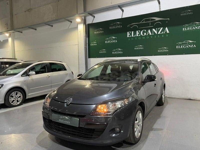 Usado Renault Mégane GrandTour Dynamique 110 CV (80 kW) 2011 Negro Familiar