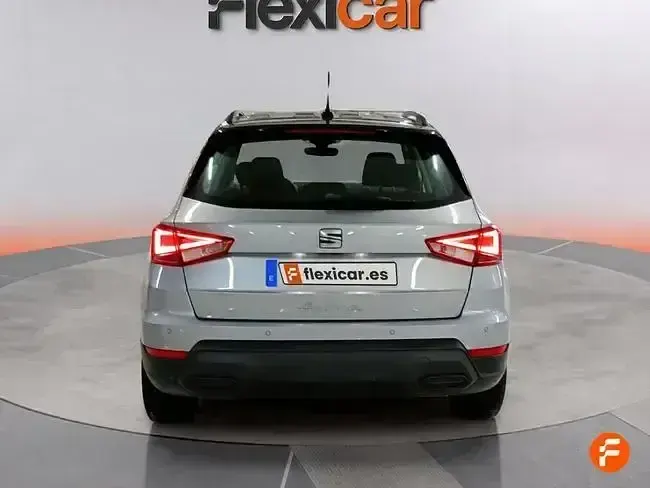 Usado Seat Arona Style 110 HP (80 kW) 2022 Cinzento SUV