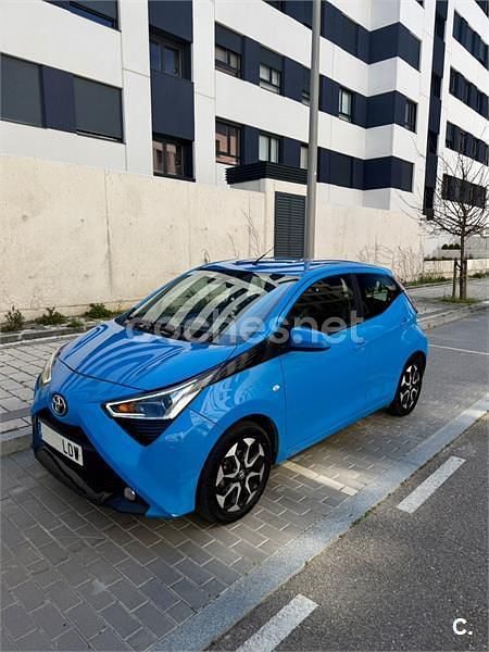 Usado Toyota Aygo X-play 72 CV (52 kW) 2020 Azul Utilitario