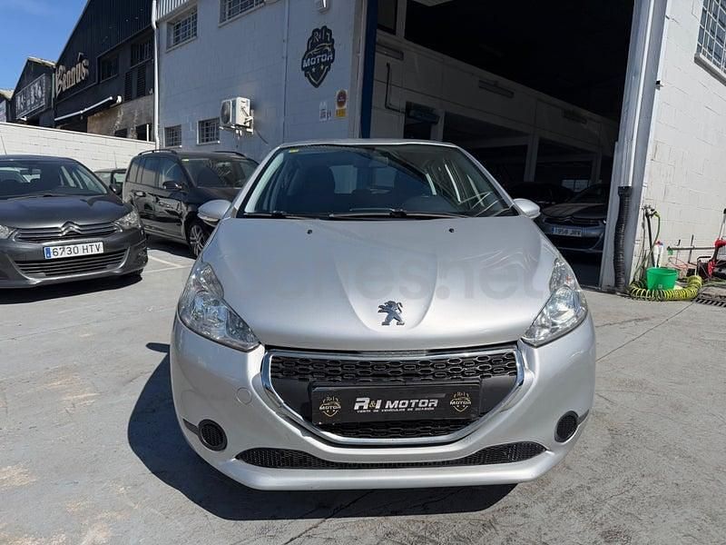 Usado Peugeot 208 Active 82 CV (60 kW) 2014 Gris / plata Utilitario