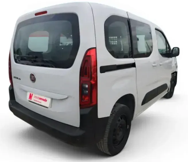 Usado Fiat Doblò 102 CV (75 kW) 2023 Blanco Monovolumen