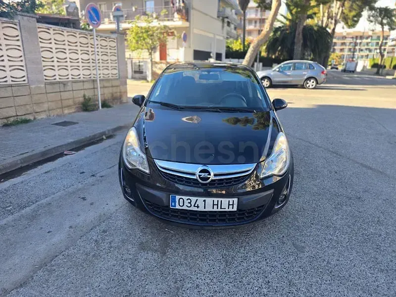 Usado Opel Corsa Selective 85 CV (62 kW) 2012 Negro Utilitario