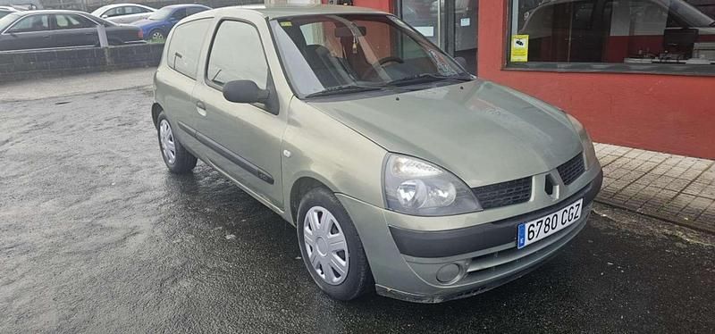Usado Renault Clio II Authentique 64 CV (47 kW) 2003 Verde Utilitario