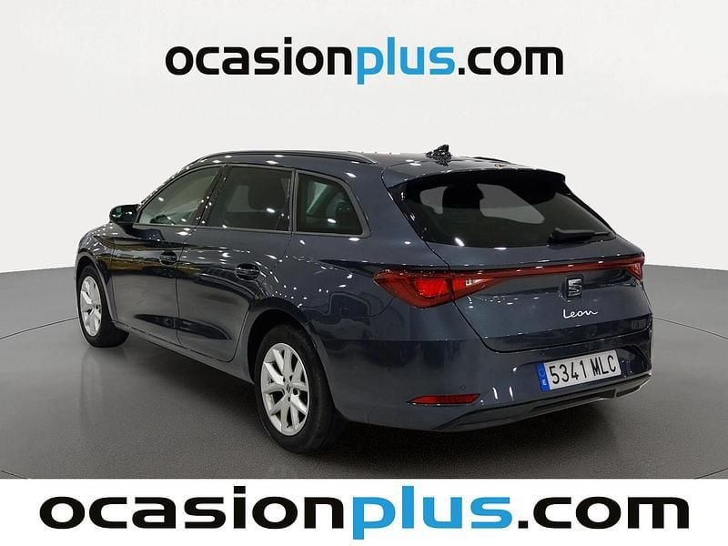 Begagnad Seat Leon Style 130 HK (95 kW) 2023 Grå Minibuss